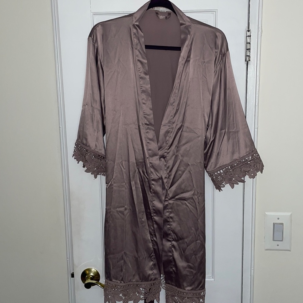 Dusty rose/mauve robe with floral lace appliqué